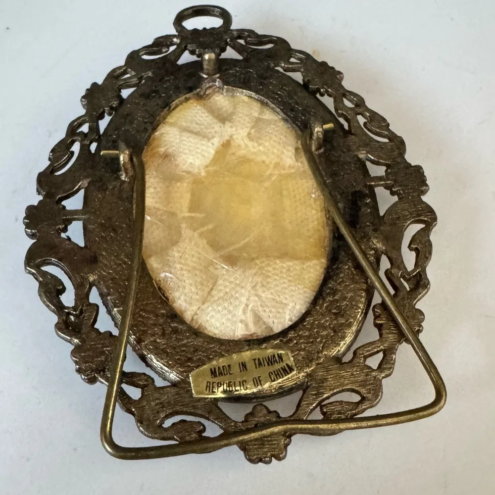 Framed Cross Stitch Crewel Floral Bees Handmade Grandma Cottagecore Filigree - Picture 3 of 5